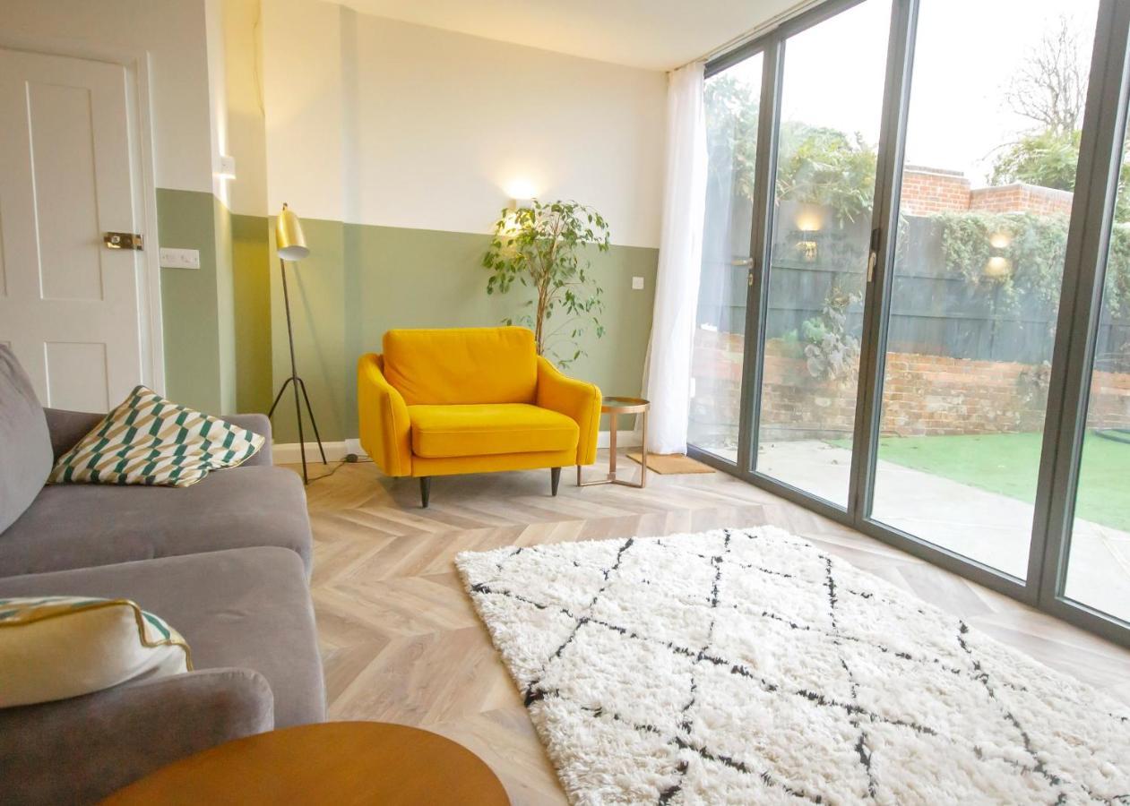 Garden Apartment Winchester Exterior foto